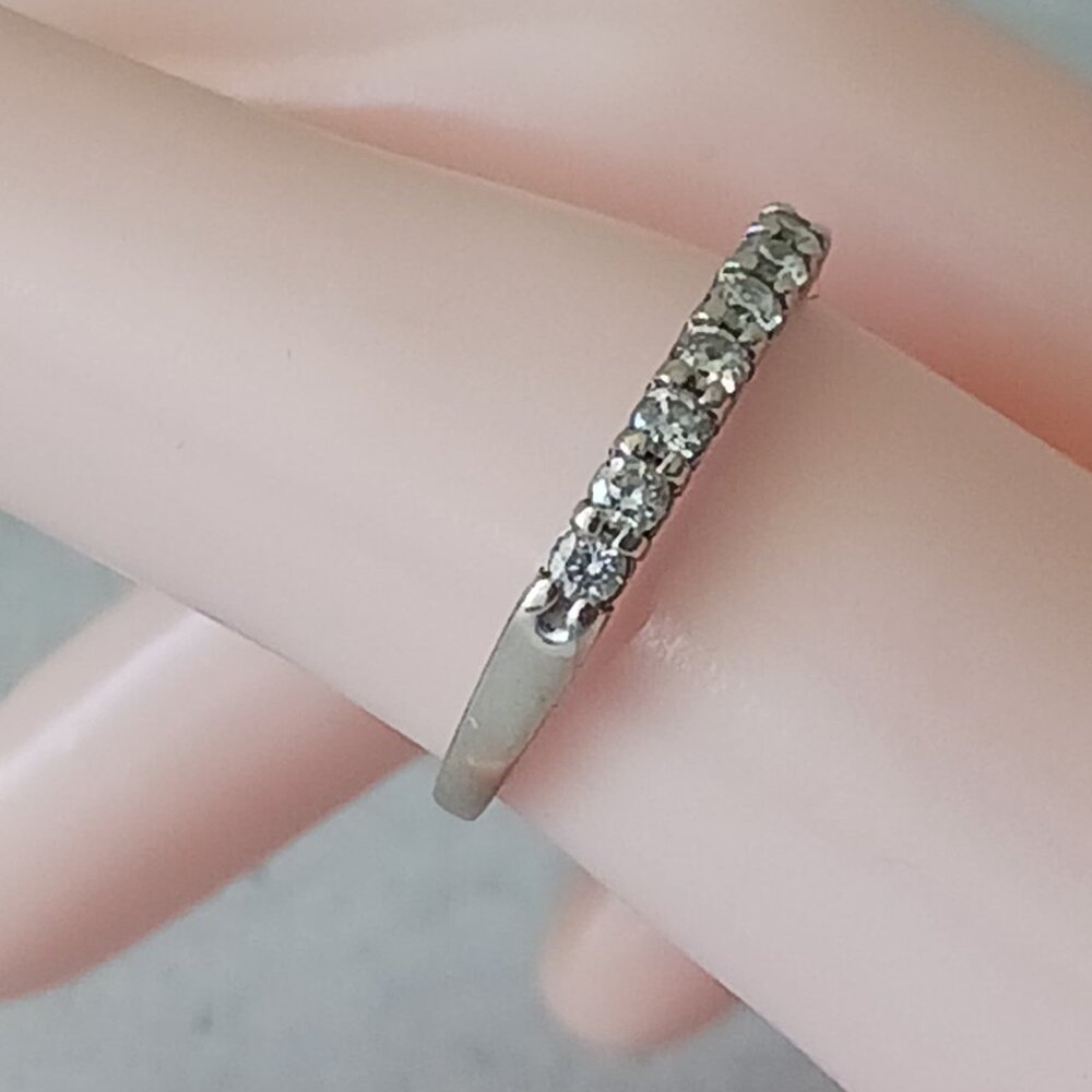 14K White Gold Diamonds Wedding Band Ring Sz.7